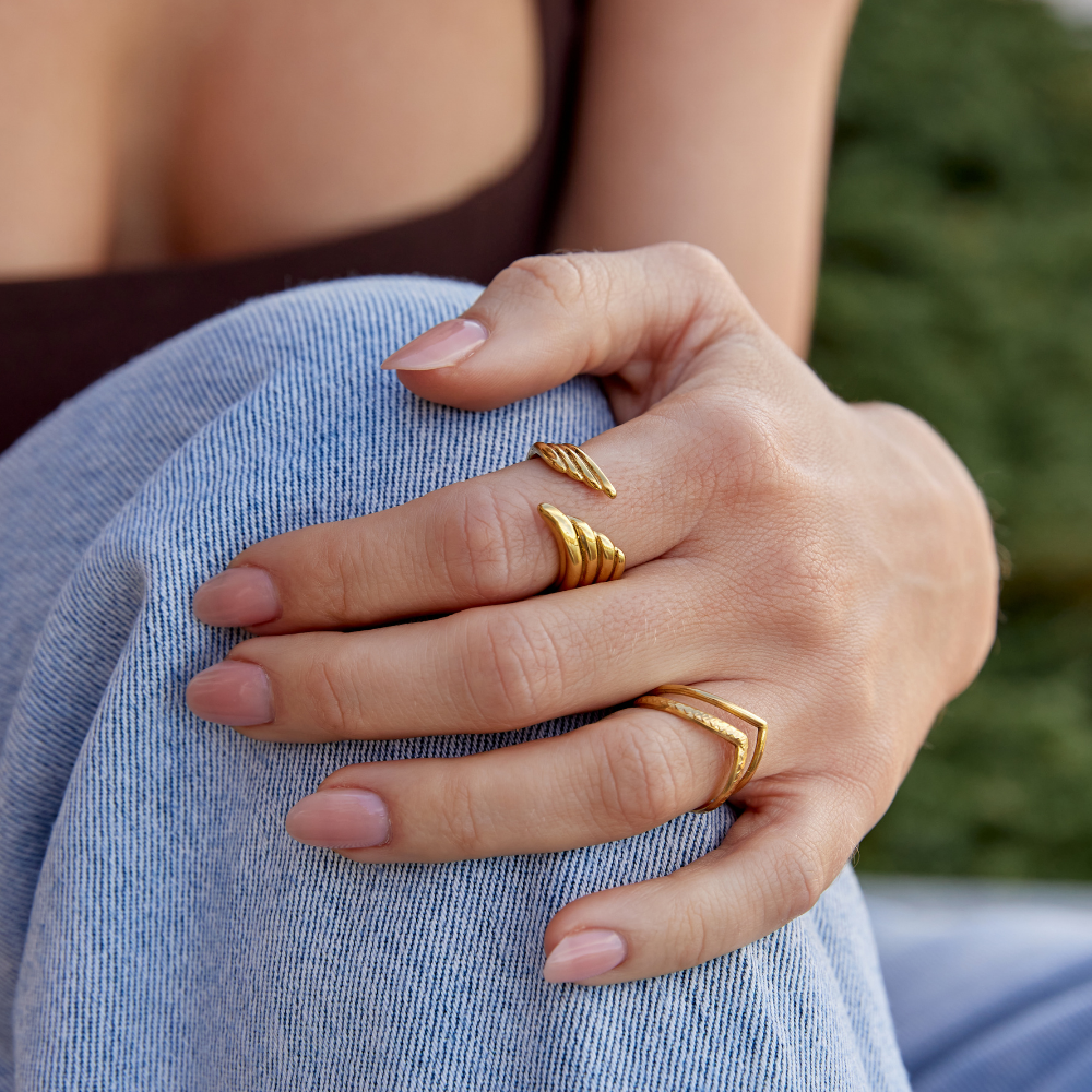 Goldener Wickelring mit Engelsflügeln