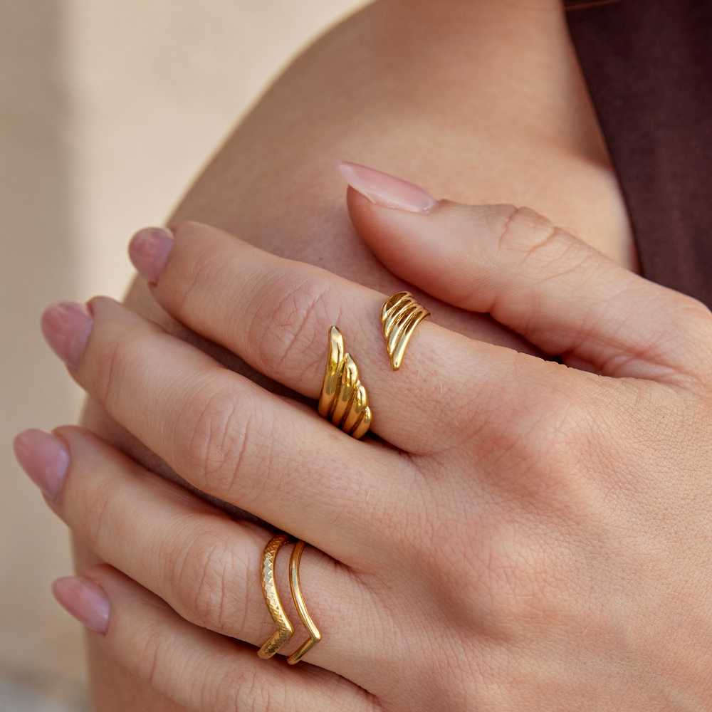 Goldener Wickelring mit Engelsflügeln