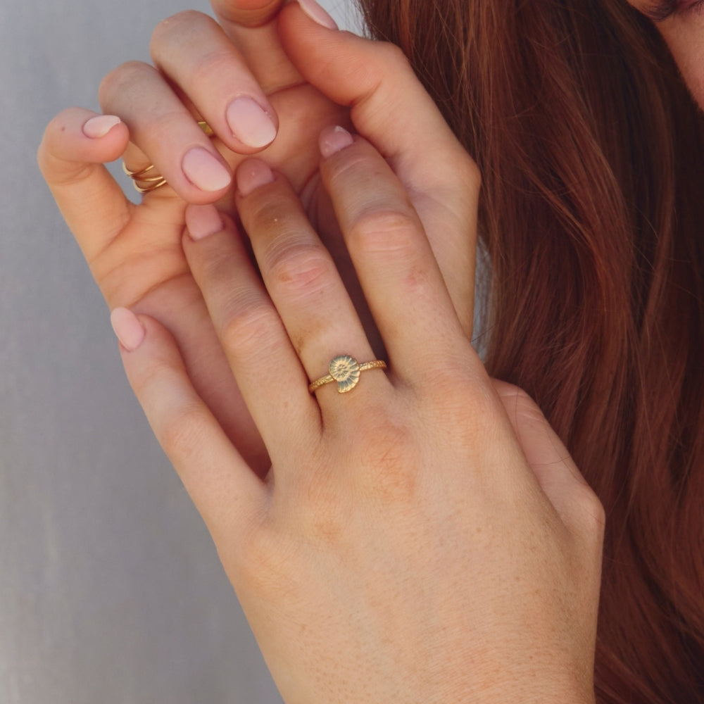 Weißer Sakura-Ring Gold