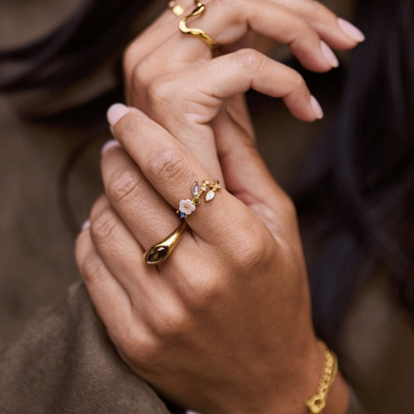 Crystal White Blossom Ring Gold